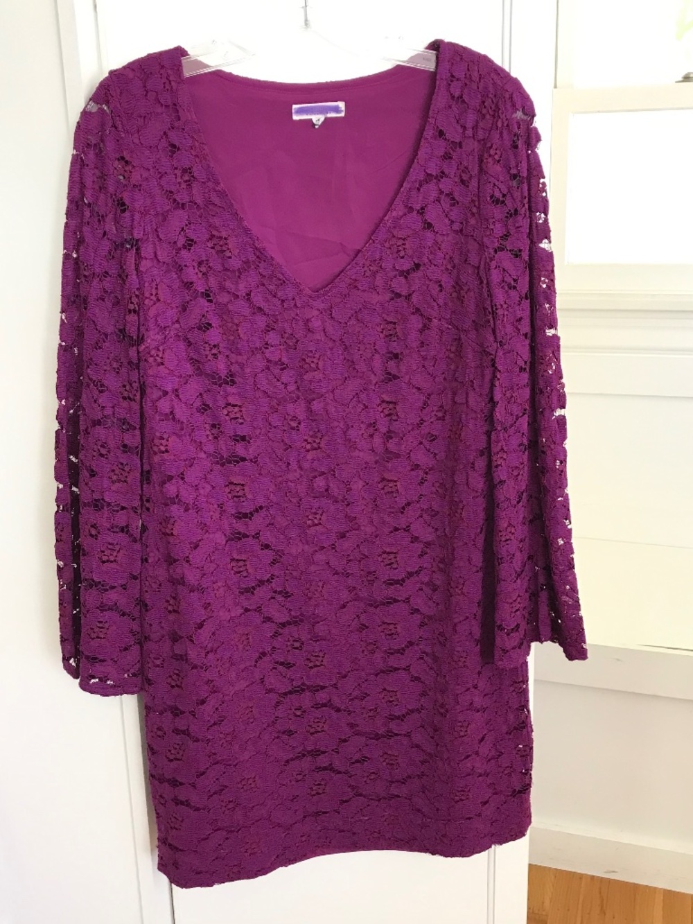 TRINA TURK Lace Shift Dress Bell Sleeves V Neck Magenta Size Medium